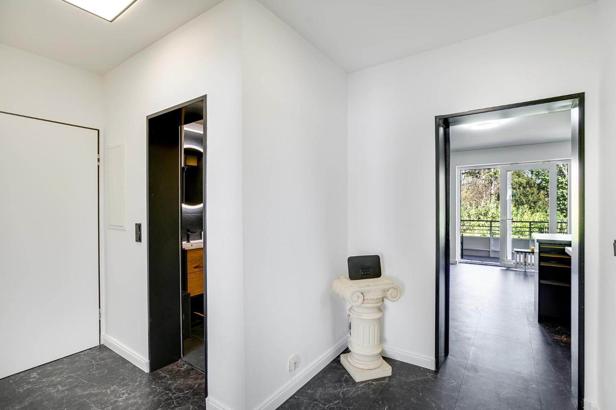 George Apartment